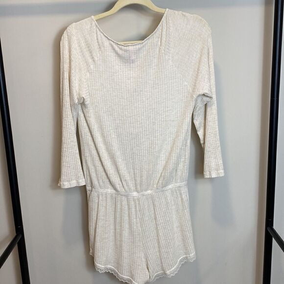 Victoria’s Secret ivory 3/4 sleeve ribbed lace trim romper size S - Picture 6 of 10